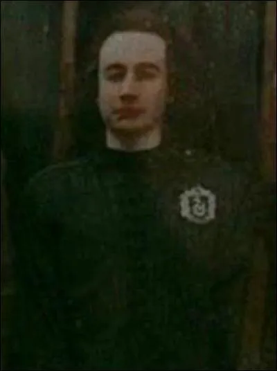 Comment s'appelle-t-il ? Lequel des sept Horcruxes a-t-il vol&eacute; ?