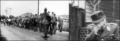 Le 28 août 1940 : 
Se fondant sur la convention d'armistice signée le 22 juin 1940, les nazis réclament l'application d'un de ses articles qui s'applique sur l'ensemble du territoire national et des colonies.
En quoi consiste-t-il ?