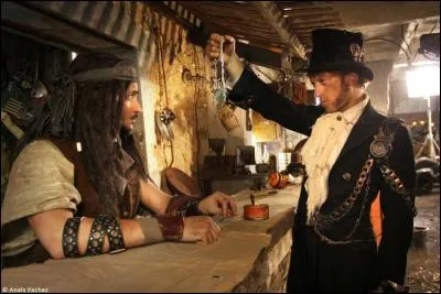 Combien a pay&eacute; le conseiller pour acheter un collier &agrave; la Reine ?