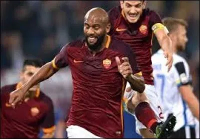 L'AS Roma a récemment recruté le milieu Bruno Peres. Dans quel club évoluait-il jusque-là ?