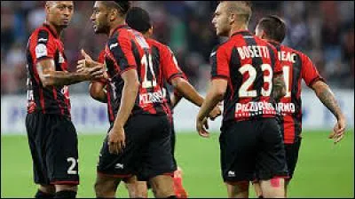 Quel défenseur a marqué son premier but lors de son premier match professionnel avec Nice en Ligue 1 contre Rennes ?