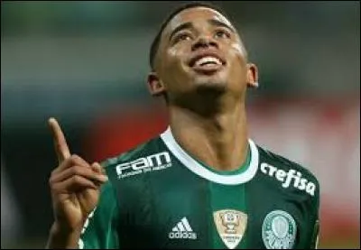 Dans quel grand club européen s'est engagé la pépite brésilienne Gabriel Jesus ?