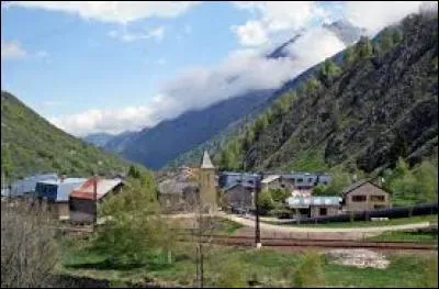 Je vous emmène pas très loin de la Principauté d'Andorre, à la découverte de L'Hospitalet-près-l'Andorre. Petit village Ariégeoise de 90 habitants, il se trouve dans la nouvelle région ...
