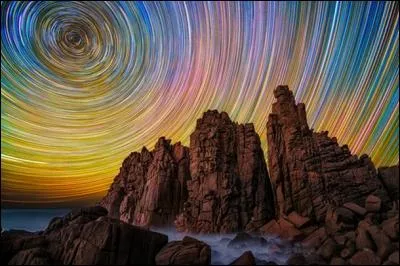 Comme une multitude d' ---- enlacés pour un voyage fantasmagorique.