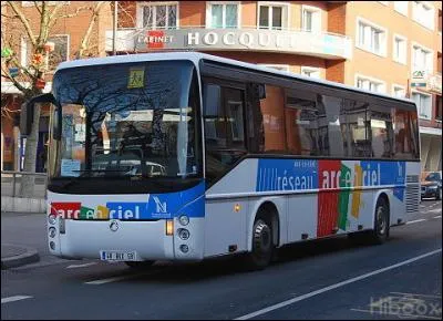 De quel département le réseau Arc-en-ciel est-il un réseau de cars interurbains ?