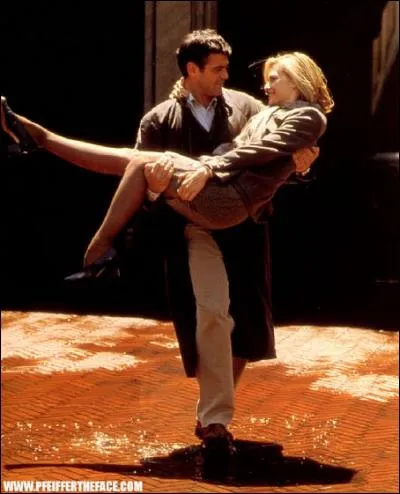 Un beau jour  : Quel animal Michelle Pfeiffer porte-t-elle sur elle ?