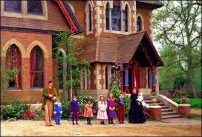 Nanny McPhee  : Quel animal est déguisée pour figurer la « petite dernière » de la famille afin que la terrible tante  ne sépare pas les enfants ?