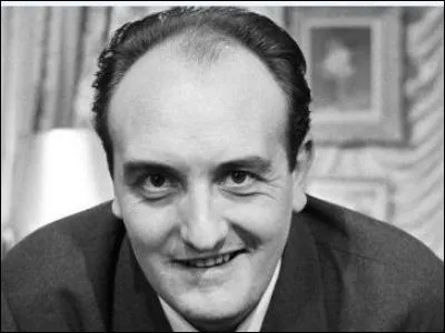 Ce Monsieur Cinéma, collaborateur assidu du réalisateur figurant à la question 1, réalisateur lui-même et parfois acteur, a participé à l'adaptation du film.