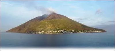 Sur quelle île se situe le volcan d'Etna ?