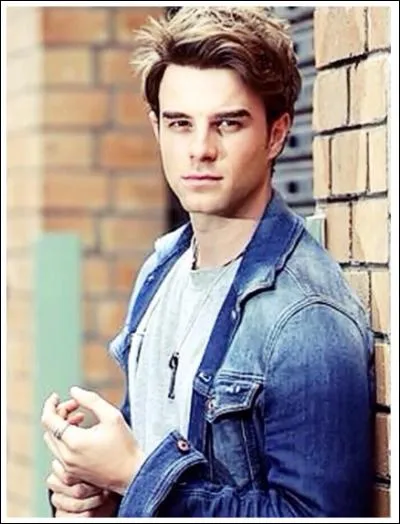Si je vous dis Nathaniel Buzolic, il s'agit forcément de (des)...