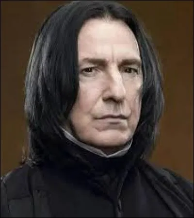 Qui est ce personnage qui a tué le directeur de l'école dans "Harry Potter et le Prince de sang-mêlé" ?