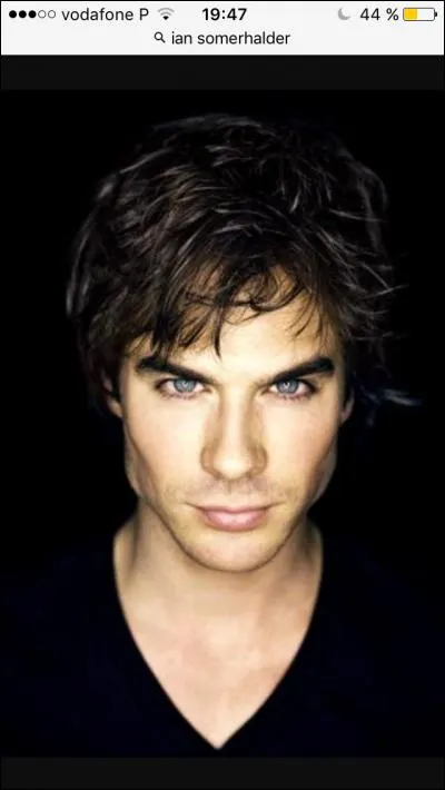 Dans la saison 4, qui était asservi à Damon ?