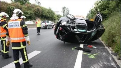Il a fait un tonn___ avec son véhicule.