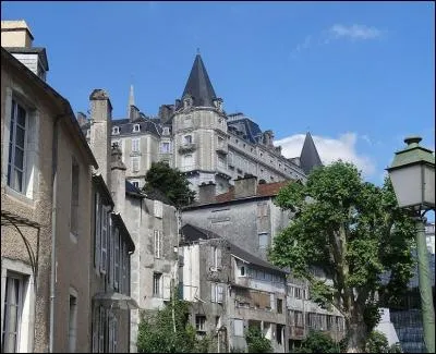 Cette semaine, je pars à P___, en vacances.