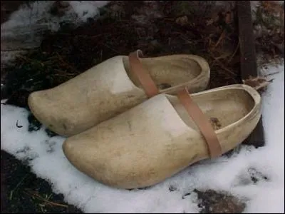 Vous êtes priés de les chausser avant d'entrer dans ce département !