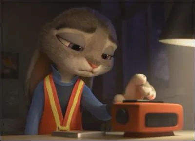 Dans la chambre de Judy, quand elle met de la musique, les paroles sont : (dans l'ordre)