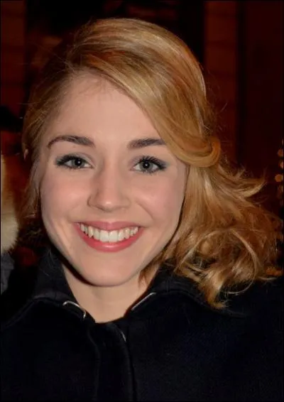 Comment s'appelle la cliente de Joséphine dans l'épisode "Tout pour la musique", jouée par l'actrice Alice Isaaz ?