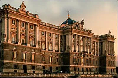 Dans laquelle de ces villes peut-on trouver ce palais royal ?