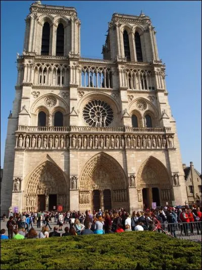 Où la cathédrale Notre-Dame de Paris est-elle située ?