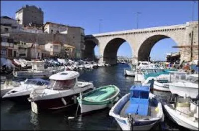 Laquelle de ces villes se situe dans le département des Bouches-du-Rhône et de la région Provence-Alpes-Côte d'Azur ?