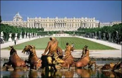 Laquelle de ces villes a son équipe nommée PSG ?