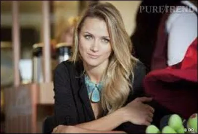 Quinn James est la de Clay :