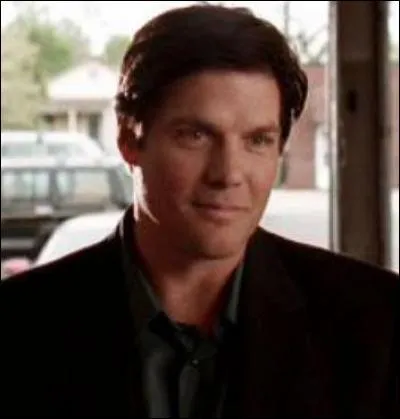 Dans la saison 7, Dan est en couple avec :