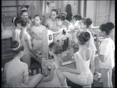 Changement d'univers puisque le décor de ce feuilleton se situe essentiellement à l'Opéra de Paris. Les différents épisodes racontent la vie de l'école des petits rats.