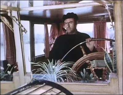 Un marinier vit avec sa famille sur une péniche qu'il affectionne particulièrement. Cet homme bourru et fier est passionné par son métier. Il sera soumis aux aléas de la vie et devra notamment affronter sa fille lassée d'une existence nomade.