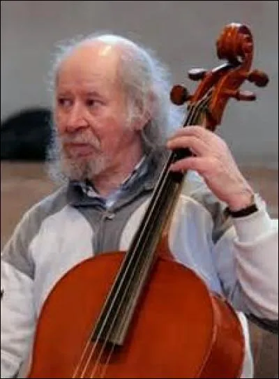 Quel objet a heurté la voiture de Mike Edwards, provoquant sa mort ?