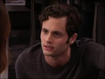 Voici Dan Humphrey, la pièce rapportée chez ces ultra-richissimes, car le pauvre garçon vit dans un loft mais à... Brooklyn ! Quelle déchéance ! Son surnom est... ?
