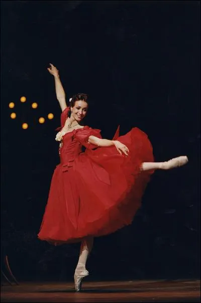 Cette danseuse française a été étoile du Ballet national de l'Opéra de Paris et du Royal Ballet de Londres...