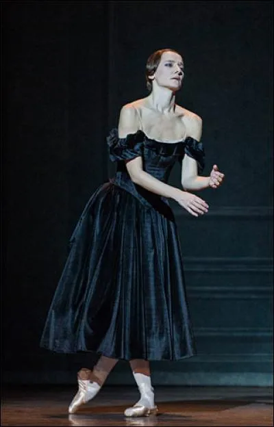 C'est une danseuse française assez connue, née en 1971...