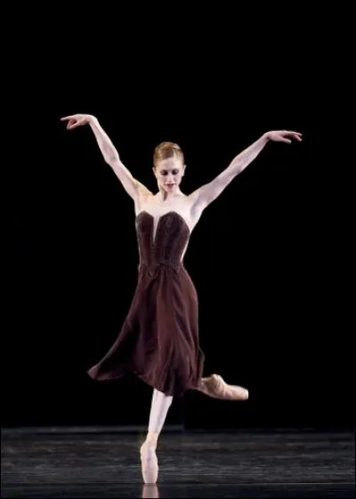 Cette danseuse vient d'Argentine...