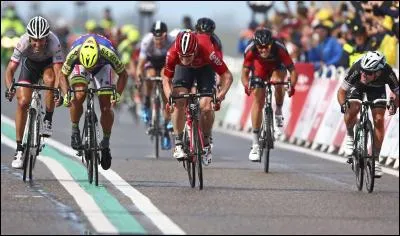 Qui a gagné l'étape des Champs-Élysées ?