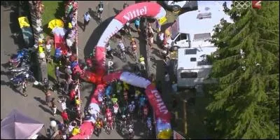 Qui a chuté à cause de la flamme rouge sur l'étape 7 ?