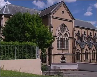 D'architecture gothique, cette église ne fut pas terminée, il y manque le clocher. Situé dans le 1er arrondissement cet édifice est désacralisé et totalement fermé depuis 2004...