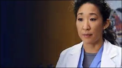 Que Cristina fait-elle à Meredith ?