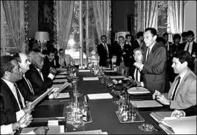 Quels accords sont conclus en 1988 ?