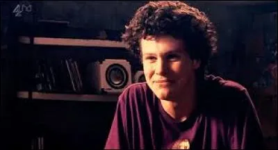 Qui est-ce ? Et que fait-il ?