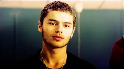 Qui est-ce ? Et que fait-il ?