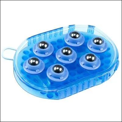 La brosse massante se passe sur les naseaux.