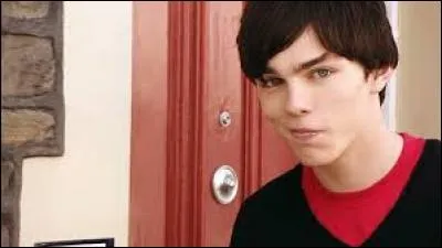 Comment s'appelle son frère ? (prénom complet)