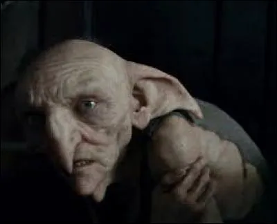 À qui Harry a-t-il demandé de suivre Malefoy ?