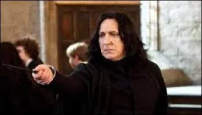 Quel Mangemort a écouté la prophétie du professeur Trelawney puis l'a rapportée à Voldemort ?