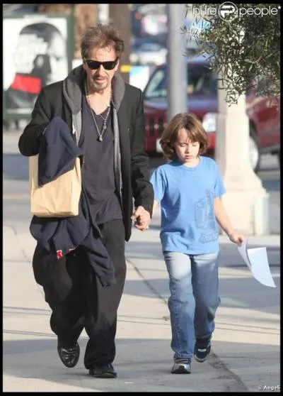 L'enfant et lui n'avaient plus une tuile pour abriter leur tête.