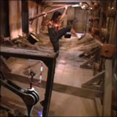 Dans l'épreuve filet r à tisser que doivent mettre les candidats dans les seaux ?