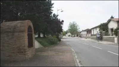 Village midi-pyrénéen de l'arrondissement d'Auch, Polastron se trouve dans le département ...