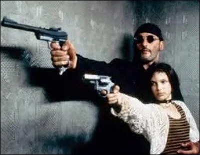 "L" comme "Léon". Dans ce film de Luc Besson, sorti en 1994, quelle actrice partage la vedette avec Jean Reno ?