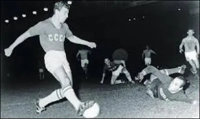 Quelle équipe remporta ce premier Euro ?